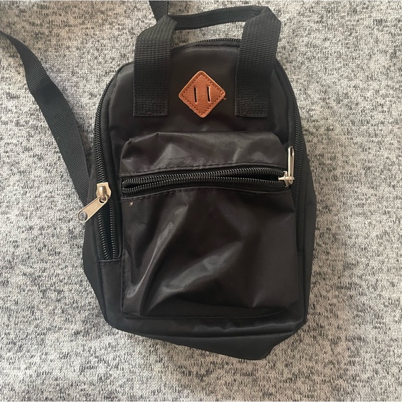 Mini Black Adjustable Crossbody Bag - Picture 2 of 7